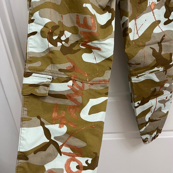 V.I.P. Camo Cargo Jogger Pants with Graffiti Print – Size Small - Picture 11 of 14